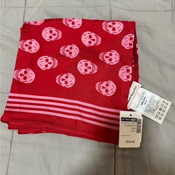 Two brand new scarfs with tags on - Picture 4 of 6